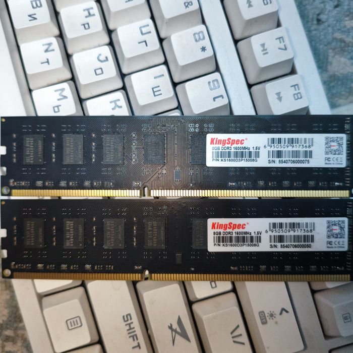 Продаю 2×8gb ddr3 озу.
