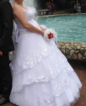 Булчинска рокля с връзки