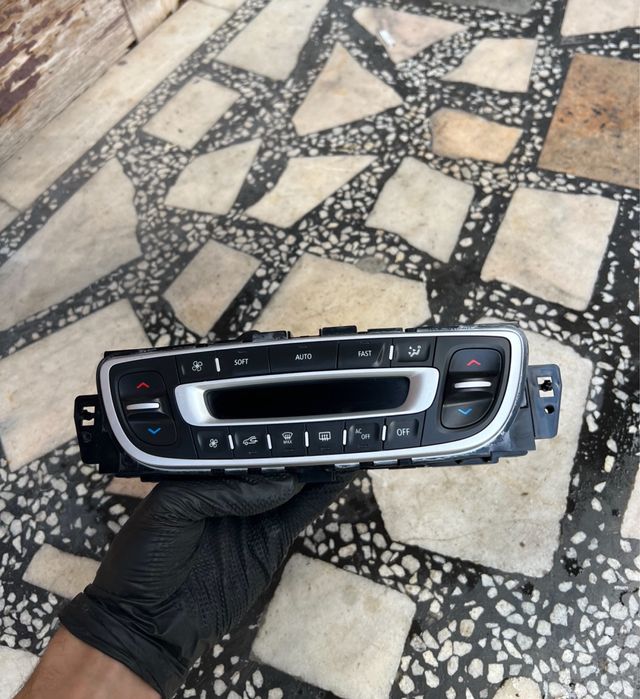 Panou climatronic renault megane 3 / scenic 3