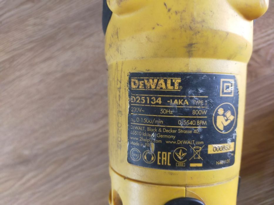 Продаётся перфоратор DeWALT D25134