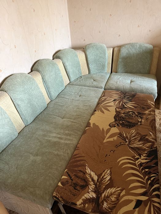 Ъглов диван в отлично състояние