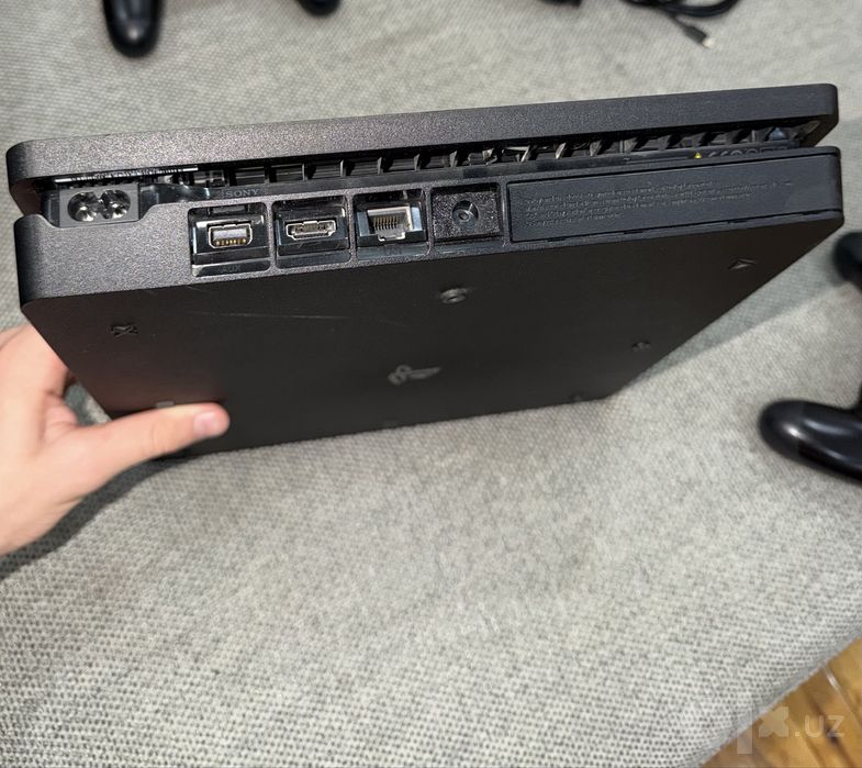 Плейстейшен 4 Slim