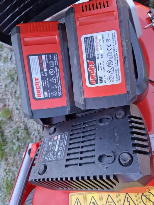 Hecht pe acumulator, mașina de tuns gazon