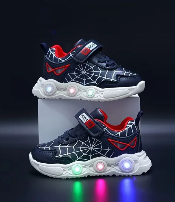 Adidași cu luminițe