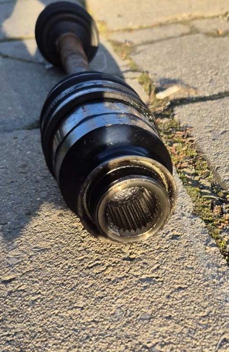 Мазда 2 части - полуоска