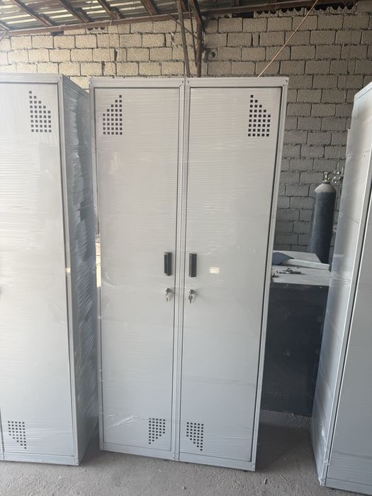 Металический шкаф для раздевалок Razdevalka shkaf
