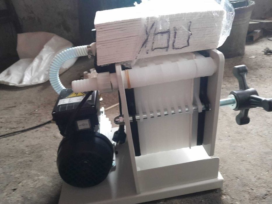 Filtru de ulei cu 10 placi, 50-100L/h, 220V, 0,5Kw