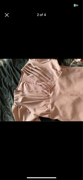 Розова официална рокля с ефектно деколте