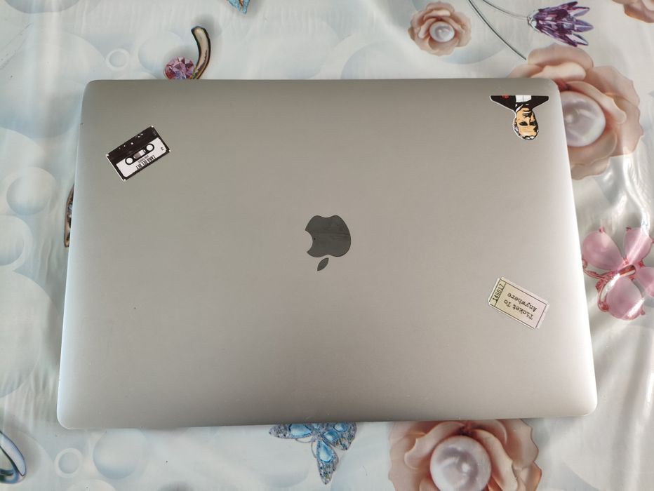 MacBook Pro 2017 (15-inch) / 256 GB SSD / Hamma joyi ideal ishlaydi