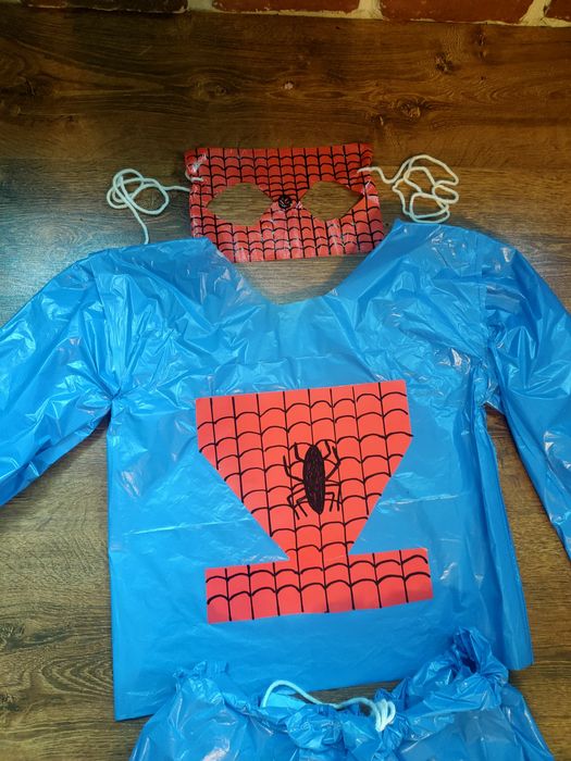 Costum material reciclabil Pompier/Politist