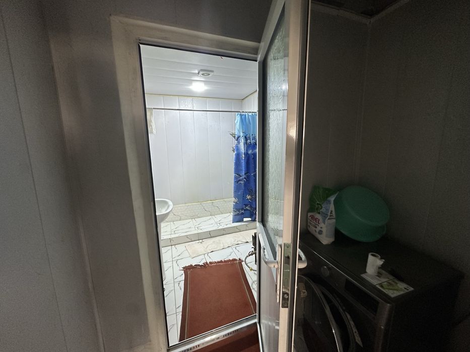 Hovli sotiladi Xishrav Qurgonida 7 sotiq 2 etajli