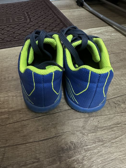 Детски футболни обувки umbro