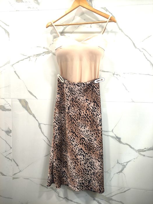 Сет от две части ,който може да се продава и по отделно