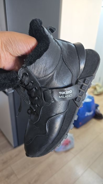 Продам зимние кроссовки