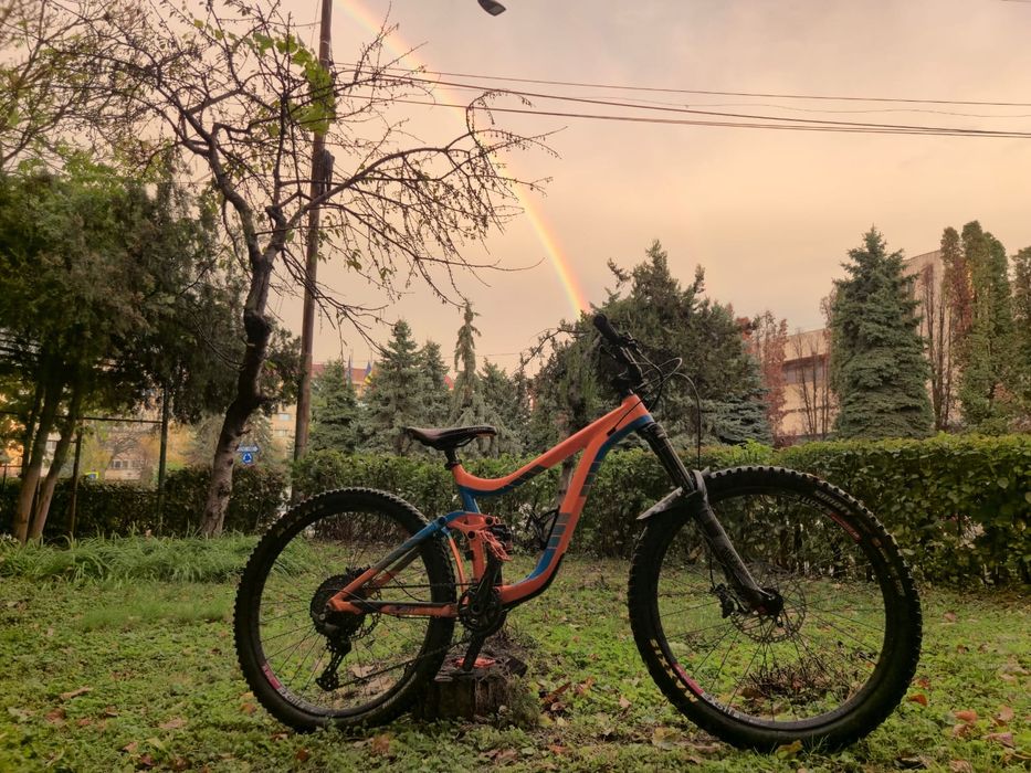 Bicicleta full giant reign