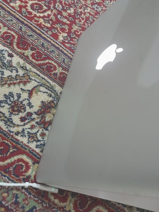 Apple MacBook Pro 13 Intel Core i7 8 GB SSD 240 GB WD