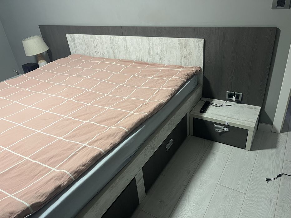 Легло 180/200 + нощни шкафчета, чекмеджета и матрак