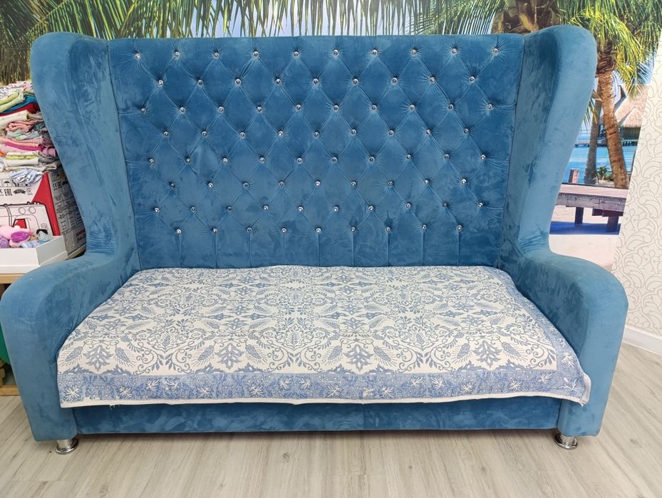 Стол, стулья, диван