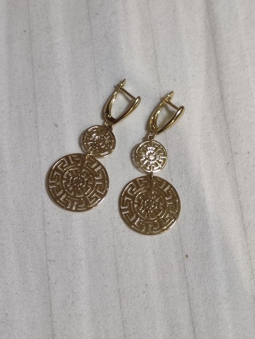 Vând cercei de aur  au 3  grame predare personala doar in București