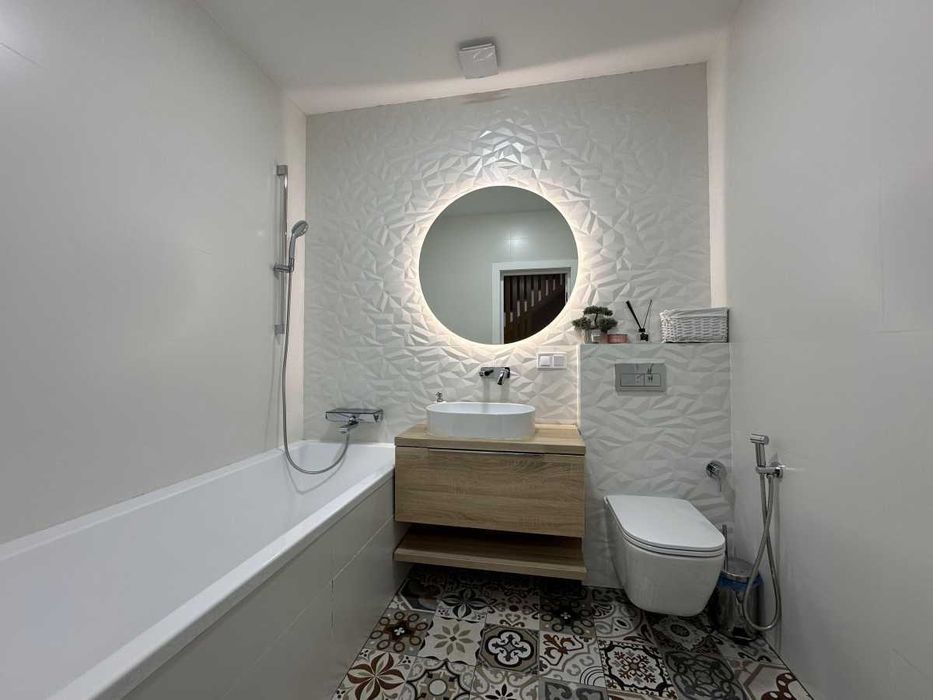 Дава се под наем Двустаен апартамент в София, Център - 55 кв.м за 433.5 € - Снимка #2