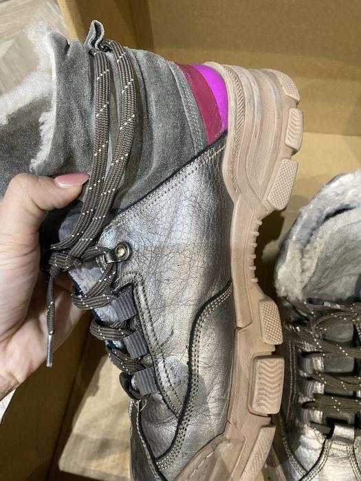 Продам зимние ботинки Италия