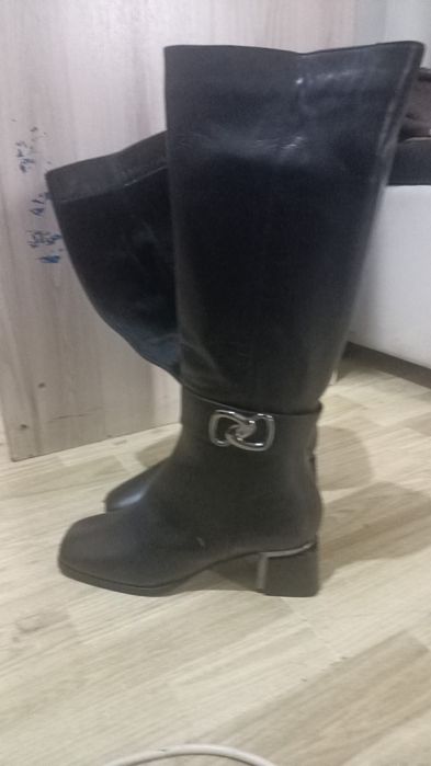 Продам сапоги новые