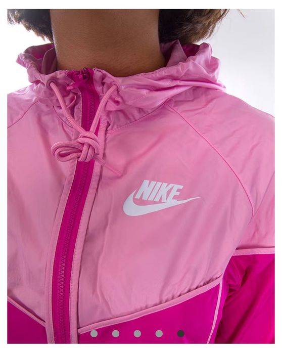 Дамско горнище / ветровка : Nike Wmns Sportswear Windrunner XS