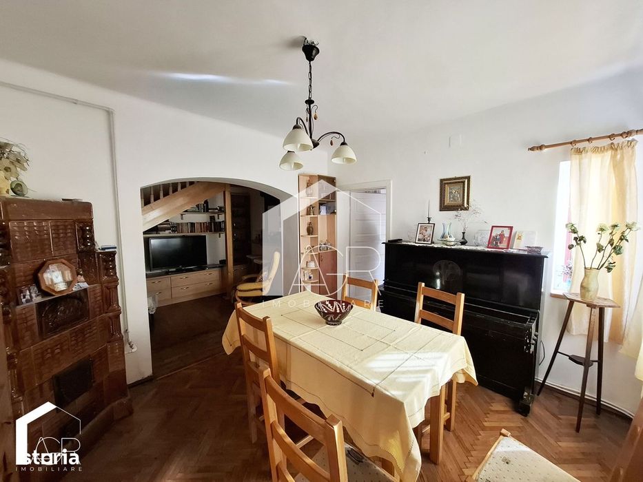 Casa tip duplex cu 6 camere, zona Republicii