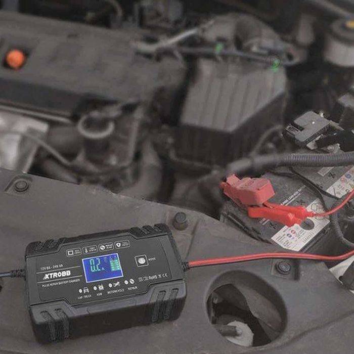 Автоматично зарядно устройство за акумулатори 12V/8A, 24V/4A XTROBB