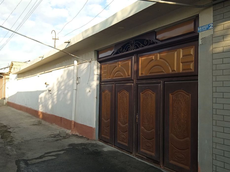 Xovli. Karmana bozor yonida. Srochno