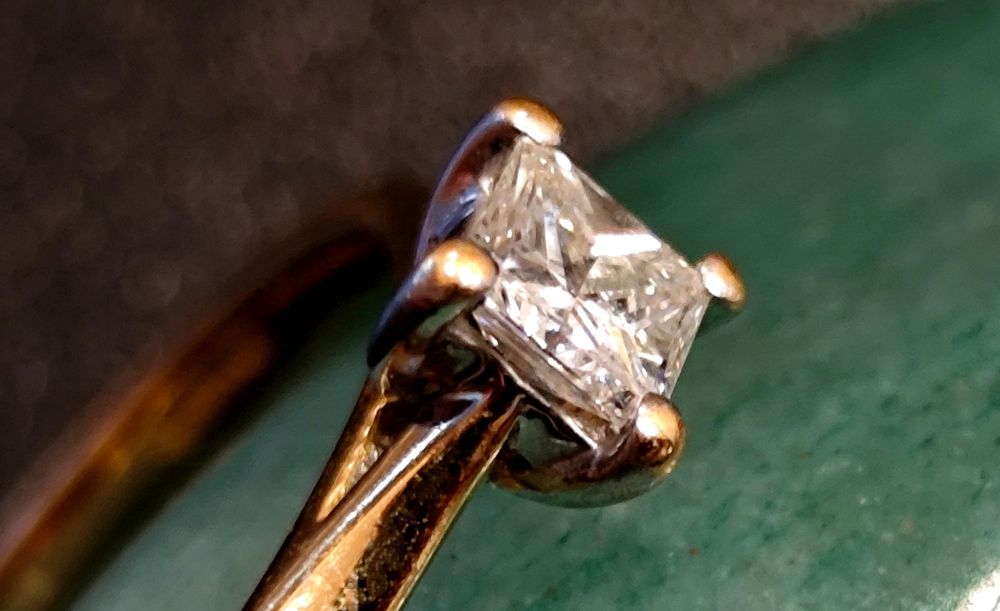 Златен Пръстен 18к / Диамант 0,24ct / F /
