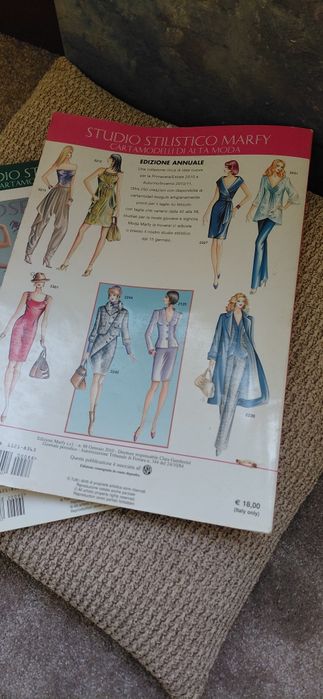 2 броя модни списания