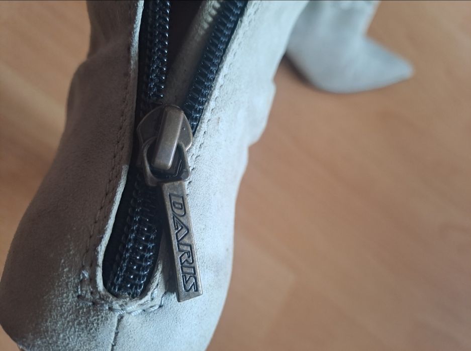 Daris естествен велур боти