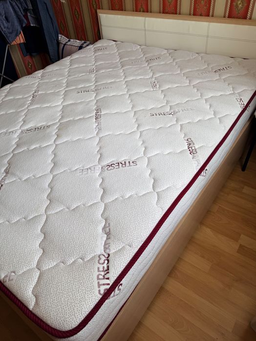 Продам б/у Матрас