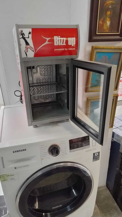 Maлък Хладилник-Малка Хладилна Витрина 40 литра