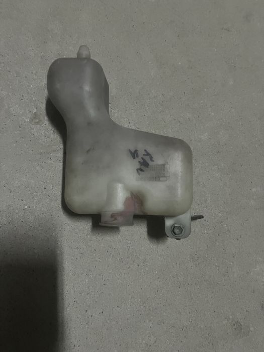 Расширительный бачок Toyota Rav4