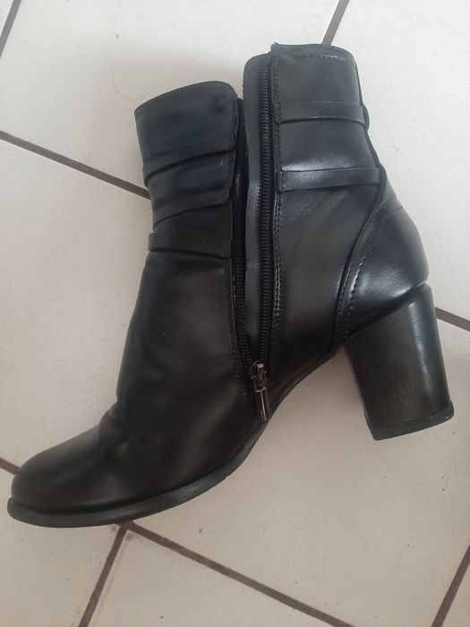 Елегантни дамски боти