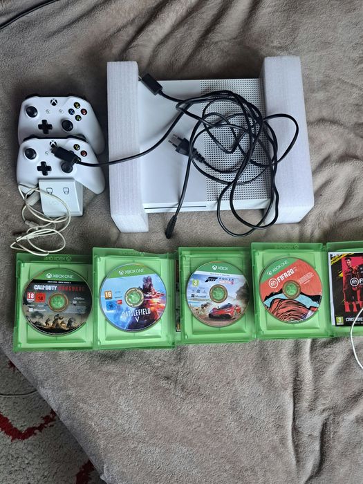 Vand Xbox One S  1 TB+volan myria