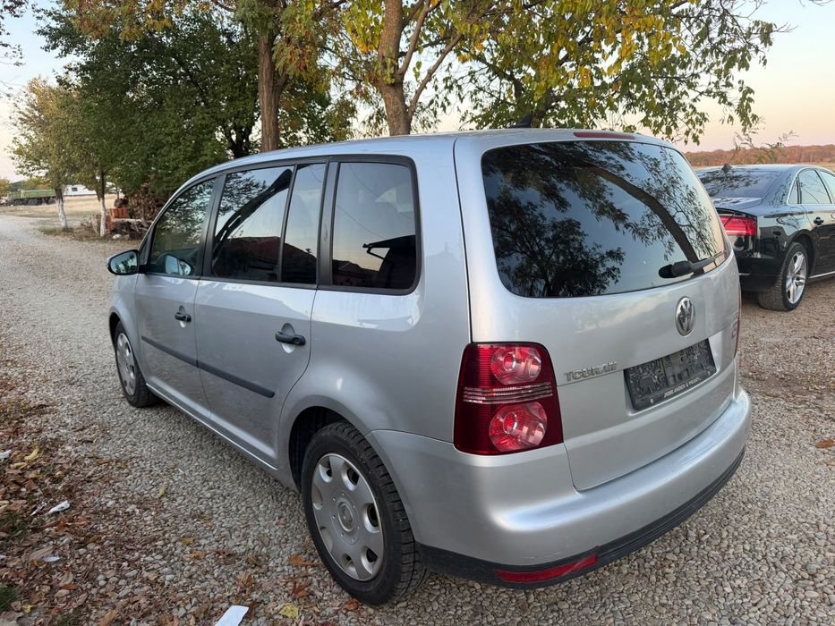 VOLKSWAGEN Touran 2010 — imagine 4