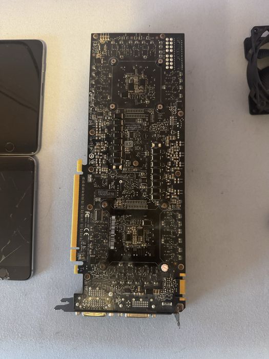 Placă video NVIDIA GTX 690 – stare foarte bună, raritate, dual GPU