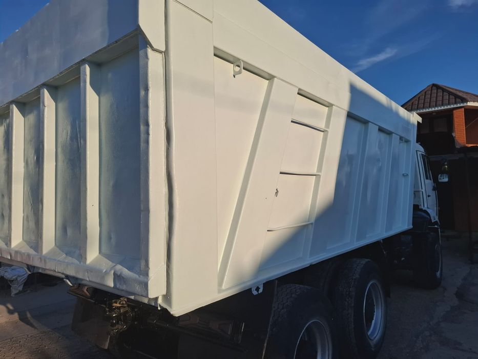 КаМАЗ самосвал белый