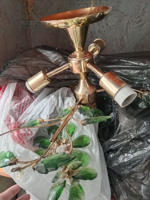 Продается красивая люстра