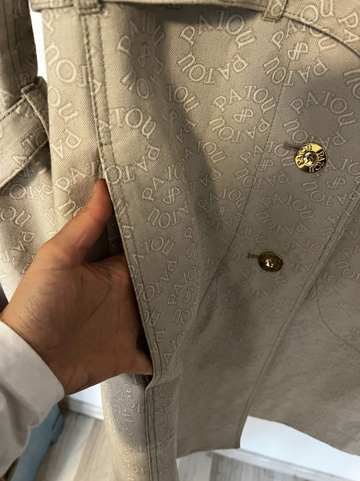 Pardesiu bej de ls Jean Patou nou