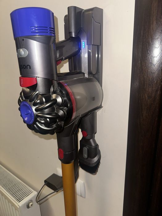 Aspirator Dyson V8