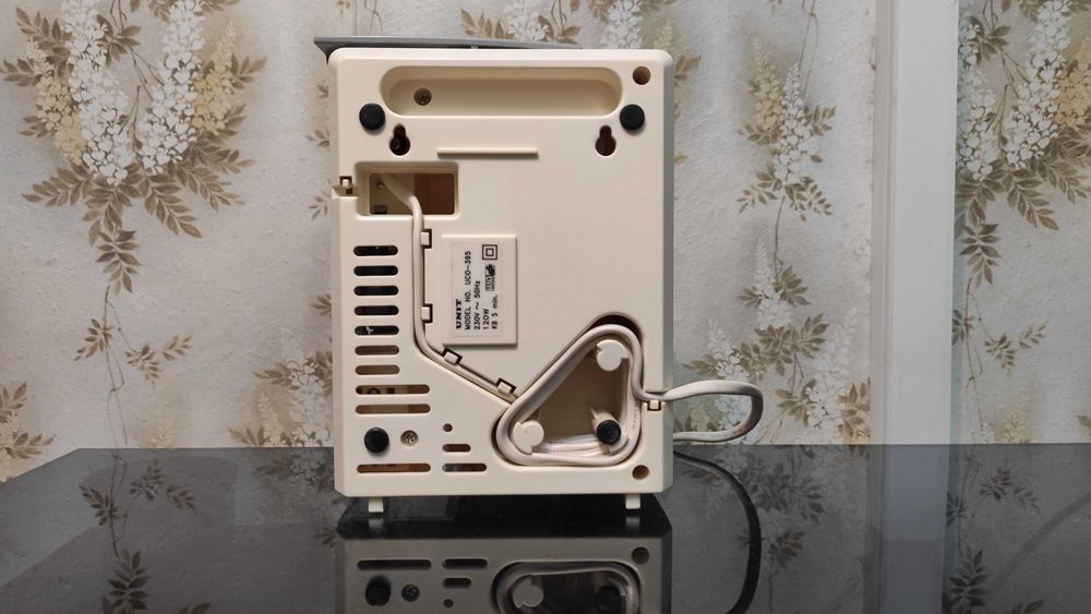 Unit UCO-395 (Австрия) - консервный нож  открывалка и ножеточка.