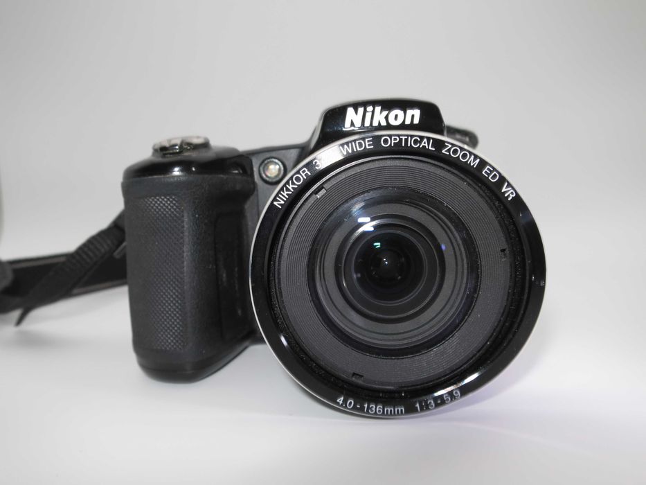 Nikon Coolpix L830 компактен цифров фотоапарат с огромен 34х оптичен зуум, дигитална камера Full-HD видео клип, и флип екран, като НОВА, рабои отлично