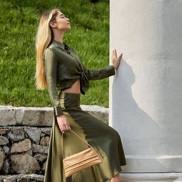 Zarena бежов клъч / малка чанта от естествена кожа