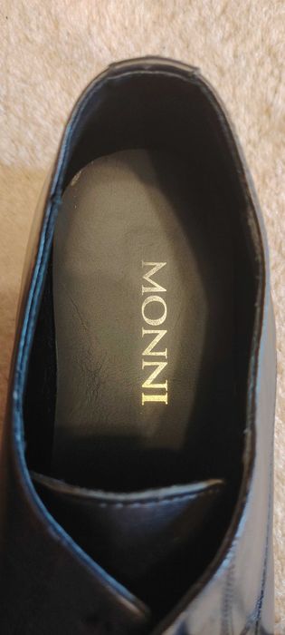 Официални мъжки обувки MONNI - естествена кожа.