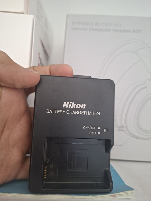 Nikon zaryadnik sotiladi
