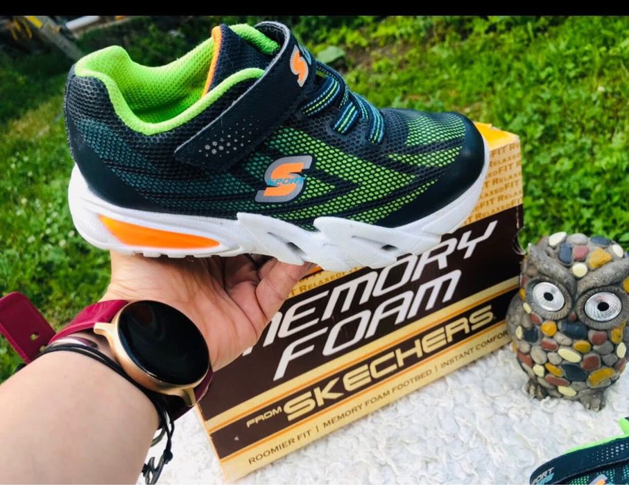 Adidasi baiat SKECHERS-marimea 28,inter18cm,leduri,nu piele Salomon